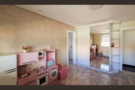 Casa à venda com 253m², 5 quartos e 4 vagas Casa à venda com 253m², 5 quartos e 4 vagasQuarto 2