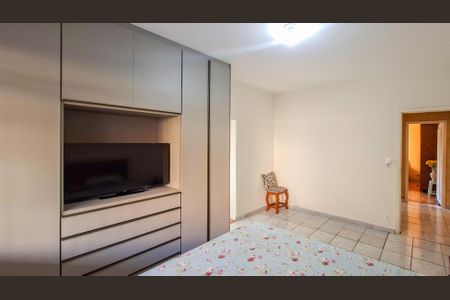 Casa à venda com 253m², 5 quartos e 4 vagas Casa à venda com 253m², 5 quartos e 4 vagasQuarto 1