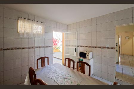 Casa à venda com 253m², 5 quartos e 4 vagas Casa à venda com 253m², 5 quartos e 4 vagasCopa