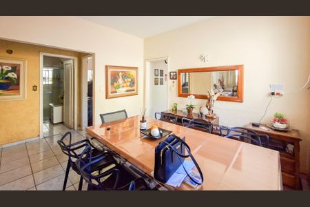 Casa à venda com 253m², 5 quartos e 4 vagas Casa à venda com 253m², 5 quartos e 4 vagasSala de Jantar