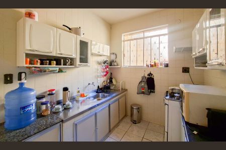 Casa à venda com 253m², 5 quartos e 4 vagas Casa à venda com 253m², 5 quartos e 4 vagasCozinha