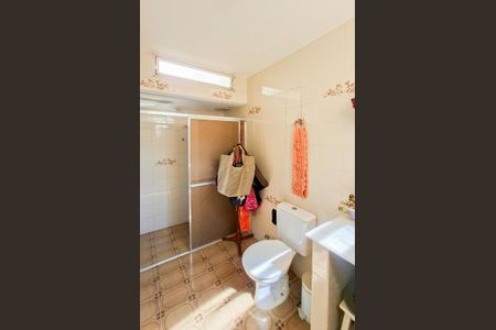 Casa à venda com 253m², 5 quartos e 4 vagas Casa à venda com 253m², 5 quartos e 4 vagasBanheiro da Suíte 1