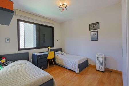 Apartamento à venda com 220m², 4 quartos e 3 vagasQuarto 2
