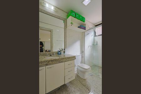 Apartamento à venda com 220m², 4 quartos e 3 vagasBanheiro da Suíte 1