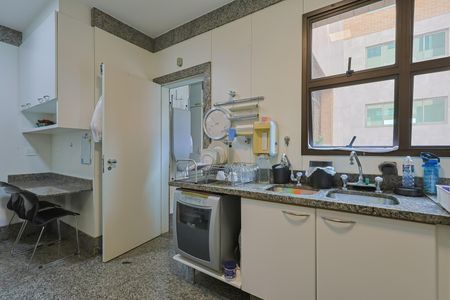 Apartamento à venda com 220m², 4 quartos e 3 vagasCozinha
