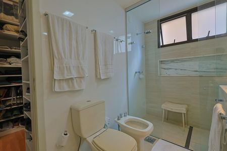 Apartamento à venda com 220m², 4 quartos e 3 vagasBanheiro da Suíte 2