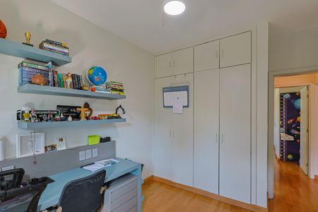 Apartamento à venda com 220m², 4 quartos e 3 vagasQuarto 2