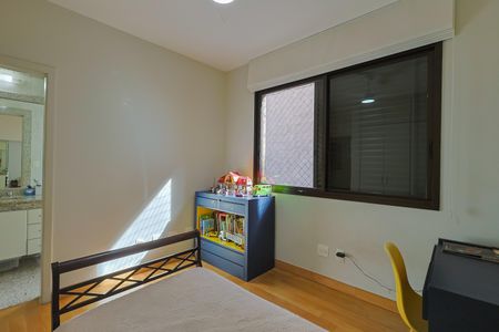 Apartamento à venda com 220m², 4 quartos e 3 vagasSuíte 2