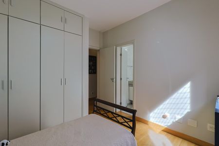 Apartamento à venda com 220m², 4 quartos e 3 vagasSuíte 2