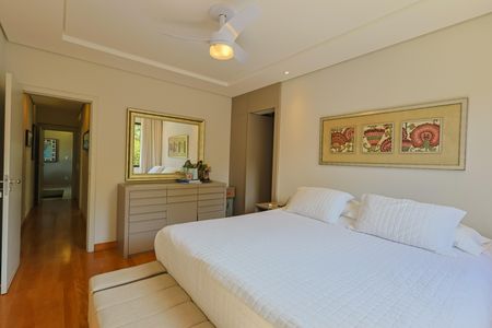 Apartamento à venda com 220m², 4 quartos e 3 vagas Suíte 1