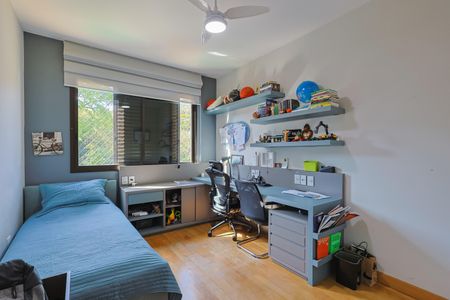 Apartamento à venda com 220m², 4 quartos e 3 vagasQuarto 2