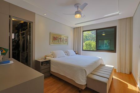 Apartamento à venda com 220m², 4 quartos e 3 vagas Suíte 1