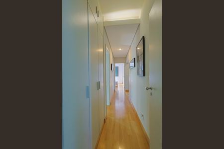 Apartamento à venda com 220m², 4 quartos e 3 vagasCorredor