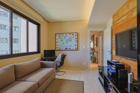 Sala de TV de apartamento à venda com 4 quartos, 220m² em Serra, Belo Horizonte