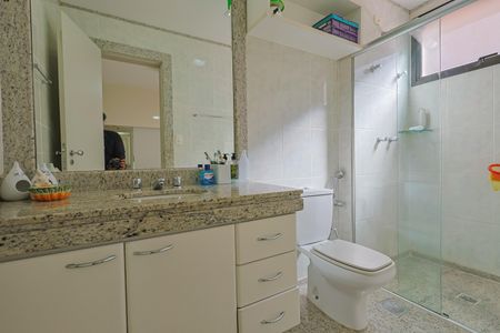 Apartamento à venda com 220m², 4 quartos e 3 vagasBanheiro da Suíte 1