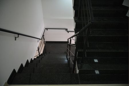 Apartamento para alugar com 45m², 2 quartos e sem vagaEscada