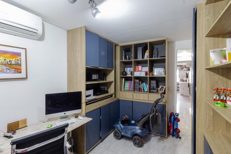 Apartamento à venda com 141m², 4 quartos e 2 vagasEscritório