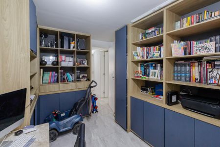 Apartamento à venda com 141m², 4 quartos e 2 vagasEscritório