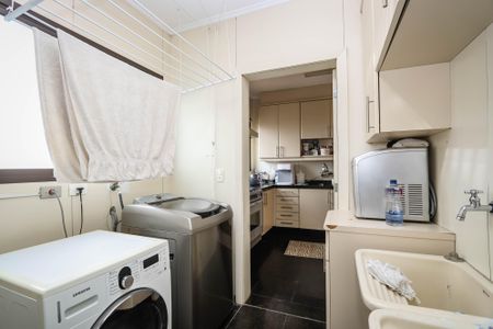 Apartamento à venda com 235m², 4 quartos e 4 vagas Apartamento à venda com 235m², 4 quartos e 4 vagasLavanderia