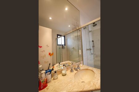 Apartamento à venda com 235m², 4 quartos e 4 vagas Apartamento à venda com 235m², 4 quartos e 4 vagasBanheiro da Suite 2