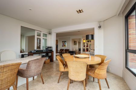 Apartamento à venda com 235m², 4 quartos e 4 vagas Apartamento à venda com 235m², 4 quartos e 4 vagasSala 3