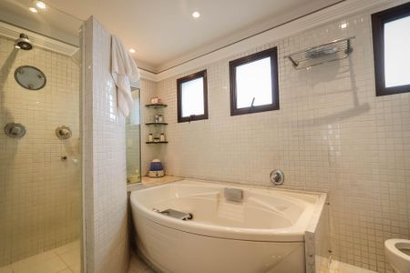 Apartamento à venda com 235m², 4 quartos e 4 vagas Apartamento à venda com 235m², 4 quartos e 4 vagasBanheiro da Suite 1