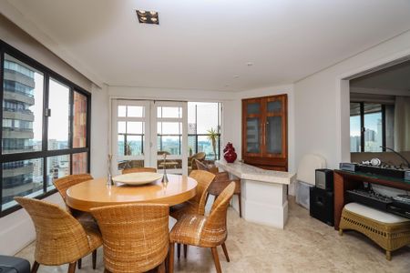 Apartamento à venda com 235m², 4 quartos e 4 vagas Apartamento à venda com 235m², 4 quartos e 4 vagasSala 3