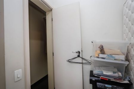 Apartamento à venda com 235m², 4 quartos e 4 vagas Apartamento à venda com 235m², 4 quartos e 4 vagasQuarto de Serviço