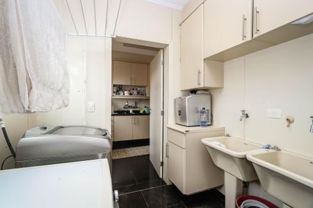 Apartamento à venda com 235m², 4 quartos e 4 vagas Apartamento à venda com 235m², 4 quartos e 4 vagasLavanderia