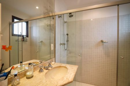 Apartamento à venda com 235m², 4 quartos e 4 vagas Apartamento à venda com 235m², 4 quartos e 4 vagasBanheiro da Suite 2