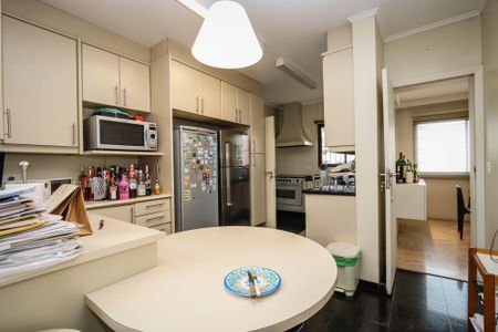 Apartamento à venda com 235m², 4 quartos e 4 vagas Apartamento à venda com 235m², 4 quartos e 4 vagasCopa