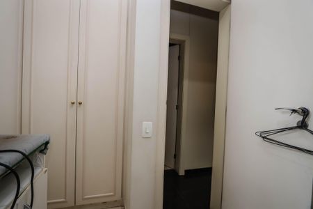 Apartamento à venda com 235m², 4 quartos e 4 vagas Apartamento à venda com 235m², 4 quartos e 4 vagasQuarto de Serviço