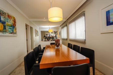 Apartamento à venda com 235m², 4 quartos e 4 vagas Apartamento à venda com 235m², 4 quartos e 4 vagasSala 3