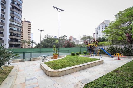 Apartamento à venda com 235m², 4 quartos e 4 vagas Apartamento à venda com 235m², 4 quartos e 4 vagasArea Comum