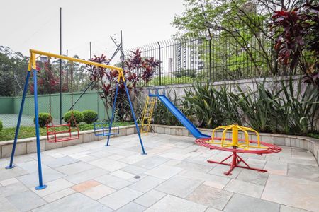 Apartamento à venda com 235m², 4 quartos e 4 vagas Apartamento à venda com 235m², 4 quartos e 4 vagasÁrea comum - Playground