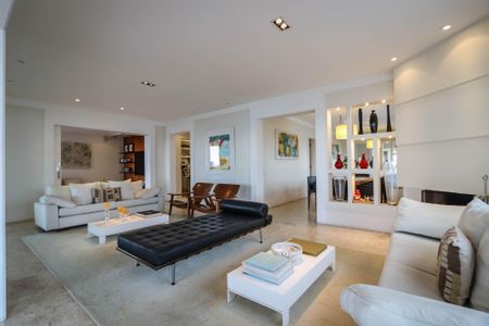 Apartamento à venda com 235m², 4 quartos e 4 vagas Apartamento à venda com 235m², 4 quartos e 4 vagasSala 1