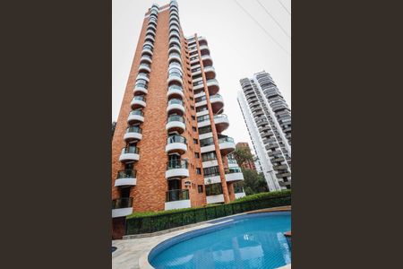 Apartamento à venda com 235m², 4 quartos e 4 vagas Apartamento à venda com 235m², 4 quartos e 4 vagasPrédio