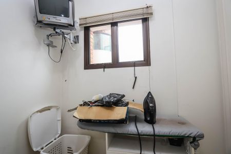 Apartamento à venda com 235m², 4 quartos e 4 vagas Apartamento à venda com 235m², 4 quartos e 4 vagasQuarto de Serviço