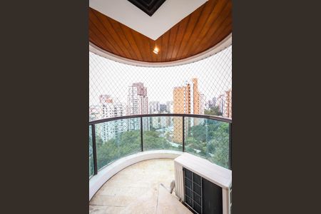 Apartamento à venda com 235m², 4 quartos e 4 vagas Apartamento à venda com 235m², 4 quartos e 4 vagasVaranda da Suite 1