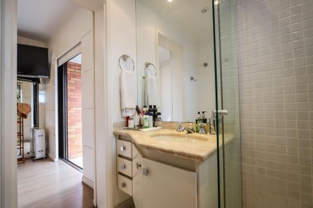 Apartamento à venda com 235m², 4 quartos e 4 vagas Apartamento à venda com 235m², 4 quartos e 4 vagasBanheiro da Suite 3