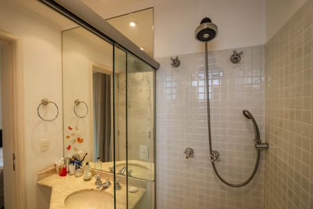 Apartamento à venda com 235m², 4 quartos e 4 vagas Apartamento à venda com 235m², 4 quartos e 4 vagasBanheiro da Suite 2