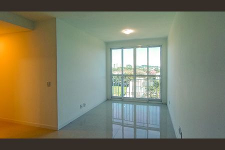 Sala de apartamento à venda com 2 quartos, 58m² em Vila Nova, Porto Alegre