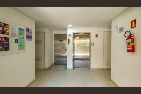 Apartamento à venda com 58m², 2 quartos e 1 vaga Apartamento à venda com 58m², 2 quartos e 1 vagaHall do predio