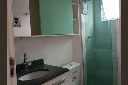 Banheiro  de apartamento à venda com 2 quartos, 45m² em Chácara Cotia, Contagem