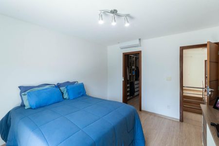 Casa à venda com 250m², 4 quartos e 3 vagasSuíte 1