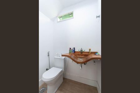 Casa à venda com 250m², 4 quartos e 3 vagasLavabo