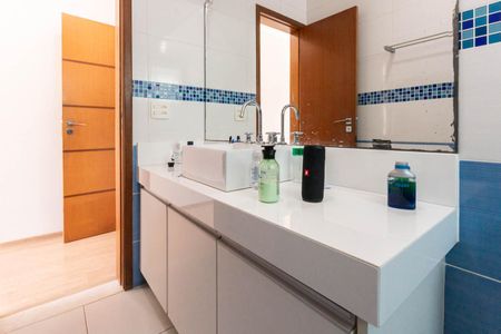 Casa à venda com 250m², 4 quartos e 3 vagasBanheiro Suíte 4