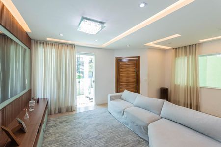 Sala de casa à venda com 4 quartos, 250m² em Grajaú, Rio de Janeiro