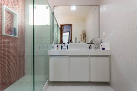 Casa à venda com 250m², 4 quartos e 3 vagasBanheiro Suíte 1