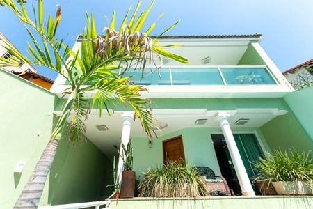 Casa à venda com 250m², 4 quartos e 3 vagasFachada